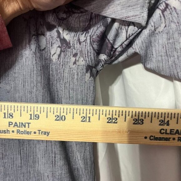 IT Gray Floral Ruffle Sleeve Blouse Top Women’s XL Tunic - Picture 7 of 10